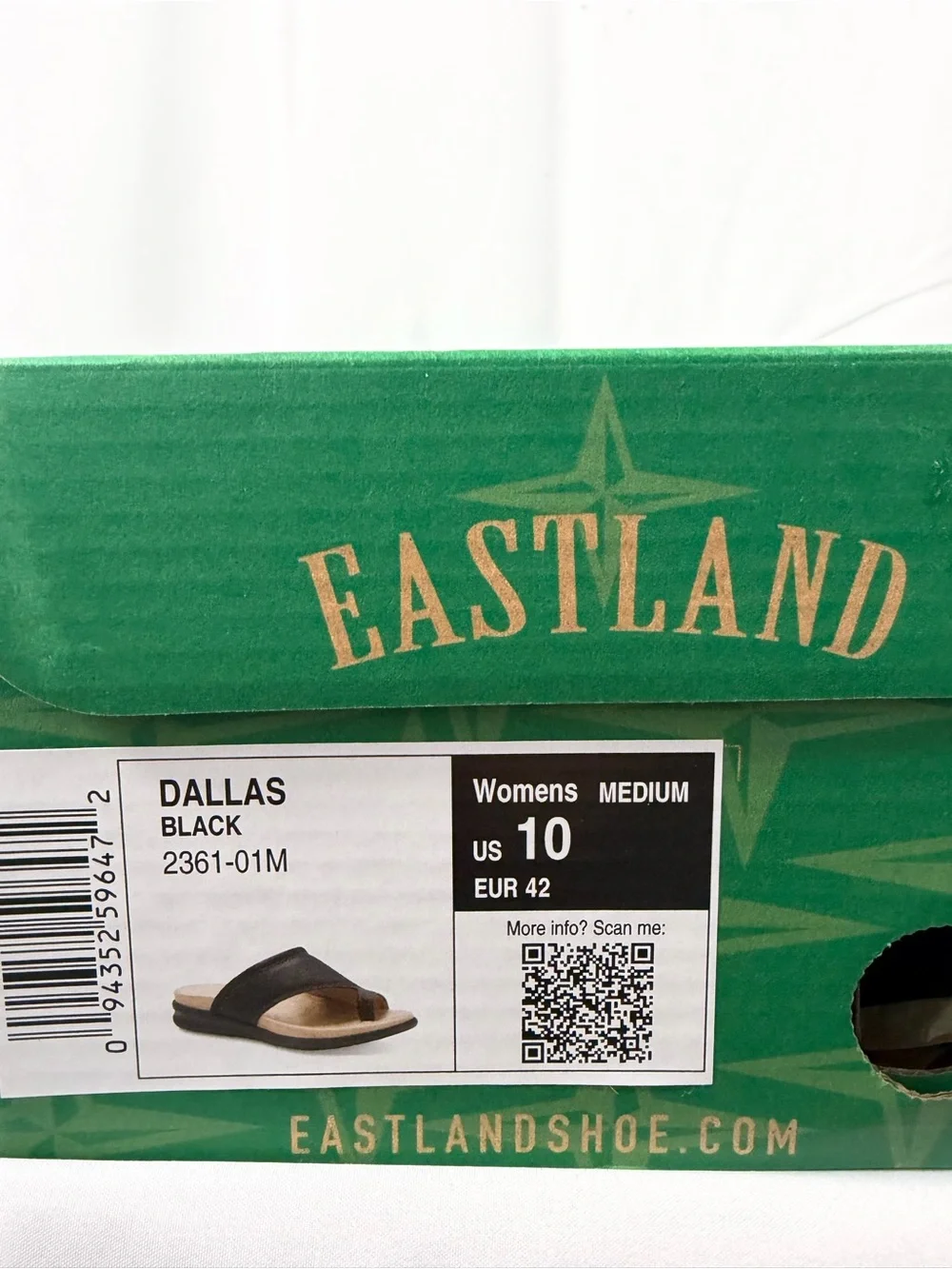 NWT Eastland Women’s Size 10 Black Toe-Loop Slide Sandals